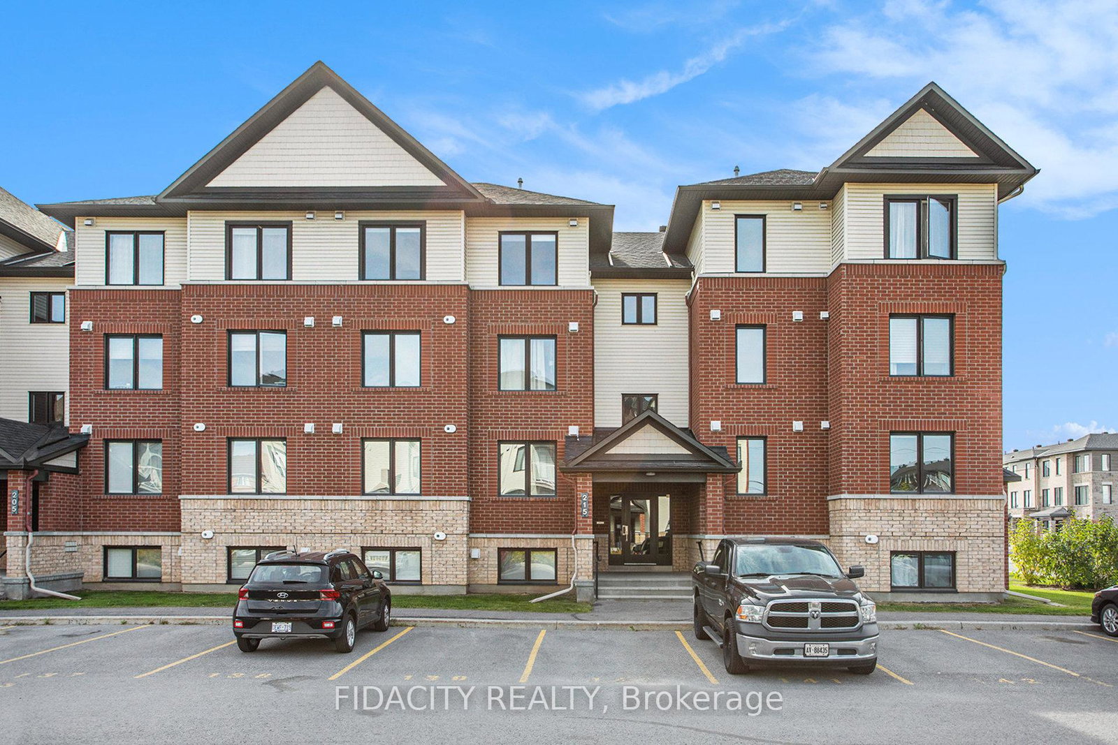 215-bluestone-private-ottawa-ontario-x12421612