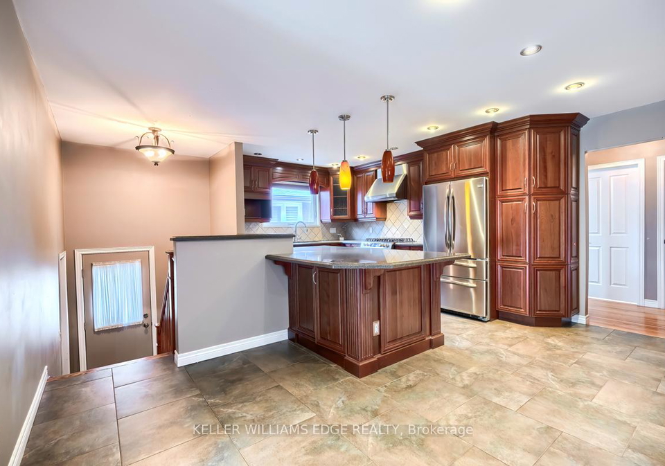 15-kingsberry-street-hamilton-ontario-x12421804