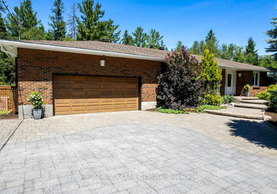 656-spruce-ridge-road-ottawa-ontario-x12423227