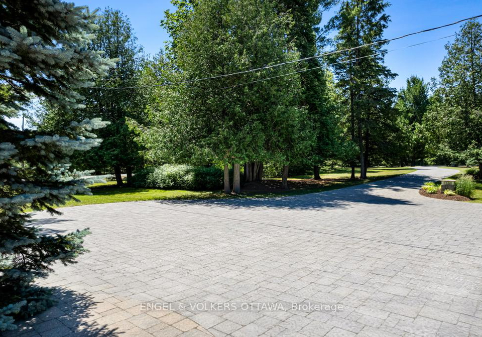 656-spruce-ridge-road-ottawa-ontario-x12423227