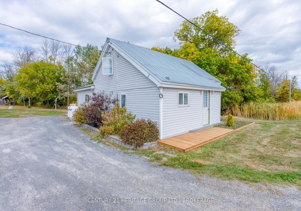 6913-county-2-road-loyalist-ontario-x12423336