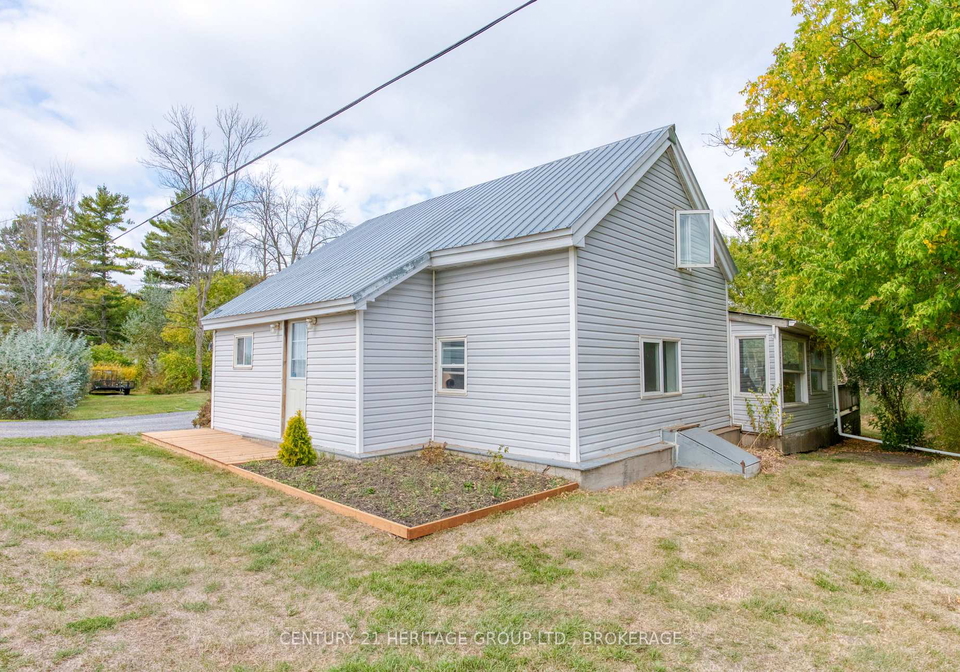 6913-county-2-road-loyalist-ontario-x12423336