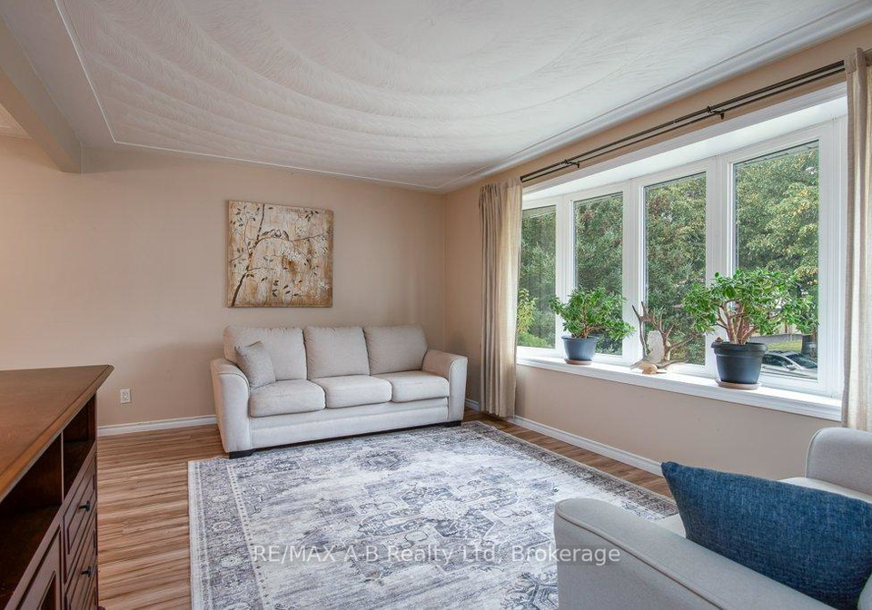 35-tecumseh-crescent-kitchener-ontario-x12424110