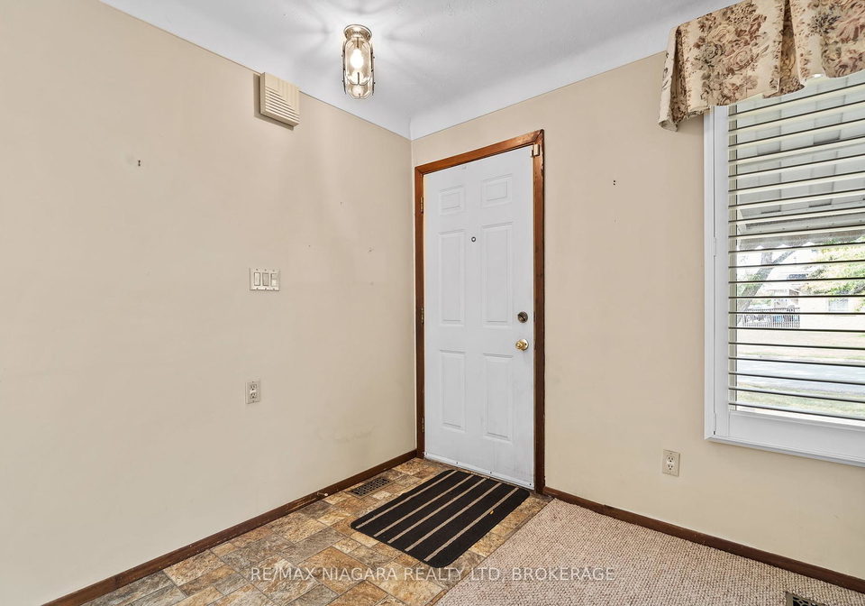 7402-sunhaven-drive-niagara-falls-ontario-x12424400