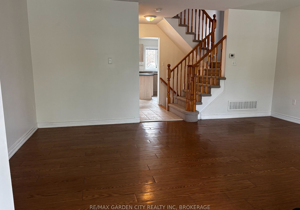86-young-crescent-niagara-on-the-lake-ontario-x12425024