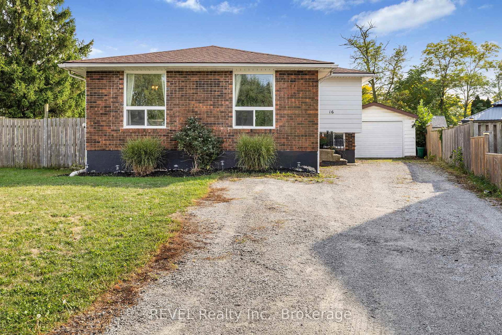 16-roxborough-court-st-catharines-ontario-x12425175