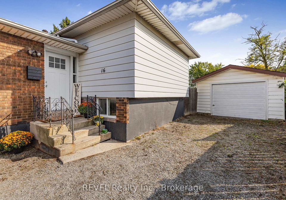 16-roxborough-court-st-catharines-ontario-x12425175