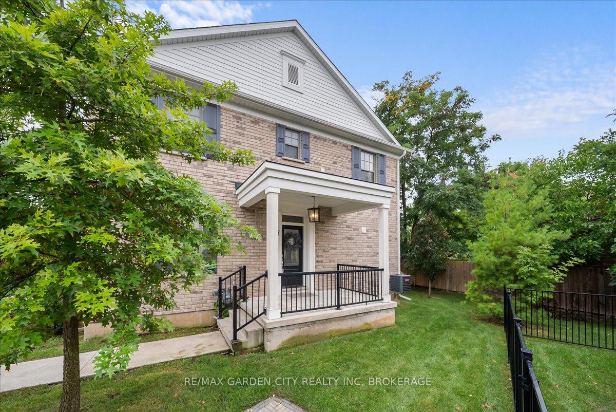 7-aspen-common-st-catharines-ontario-x12425402