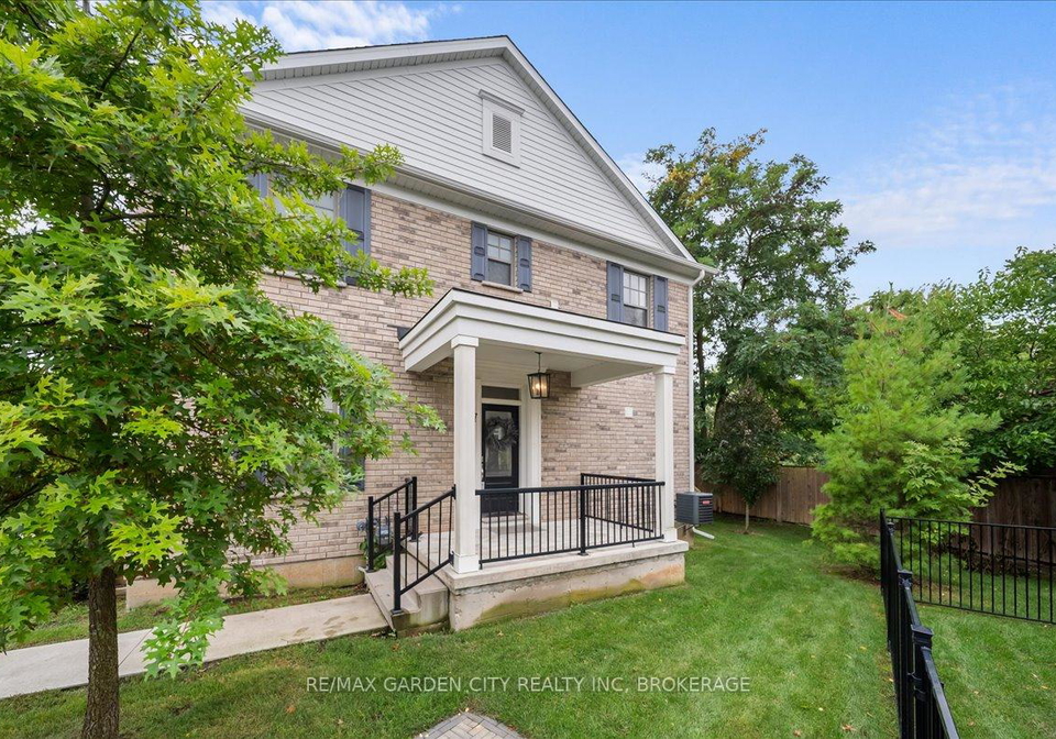 7-aspen-common-st-catharines-ontario-x12425402