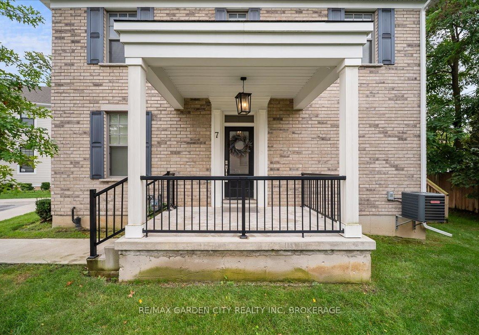 7-aspen-common-st-catharines-ontario-x12425402