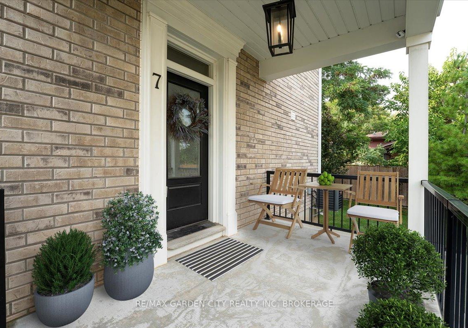 7-aspen-common-st-catharines-ontario-x12425402