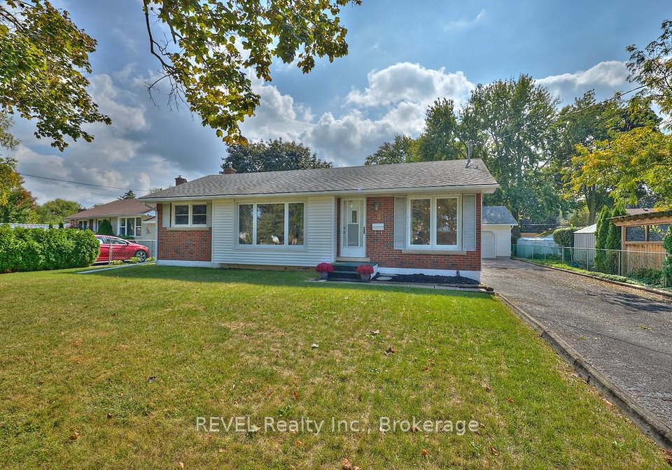 8-harbour-street-st-catharines-ontario-x12425644
