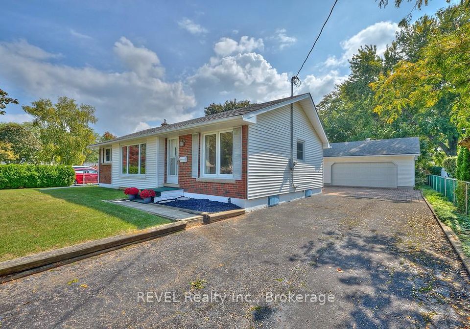 8-harbour-street-st-catharines-ontario-x12425644