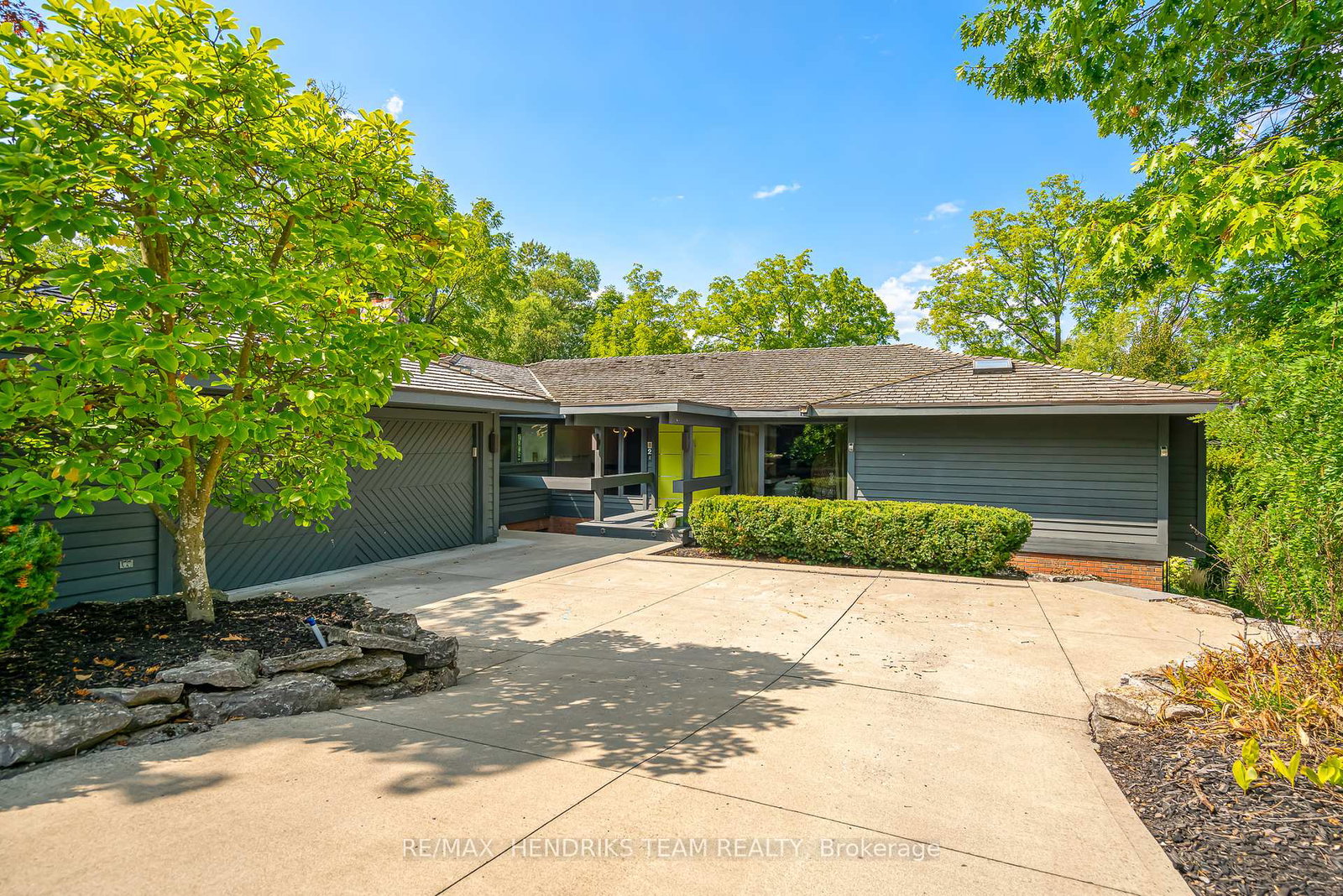 2-briarfield-crescent-st-catharines-ontario-x12425903