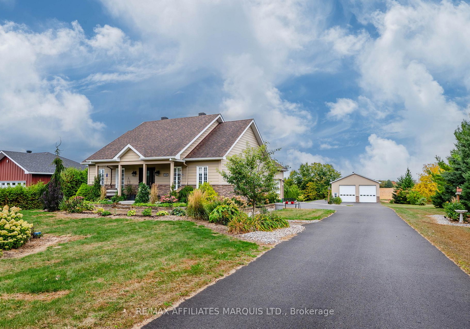 100-front-street-e-north-glengarry-ontario-x12425980