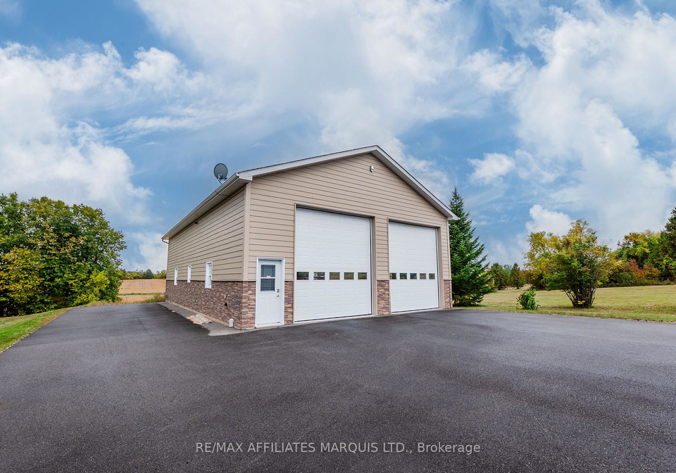 100-front-street-e-north-glengarry-ontario-x12425980