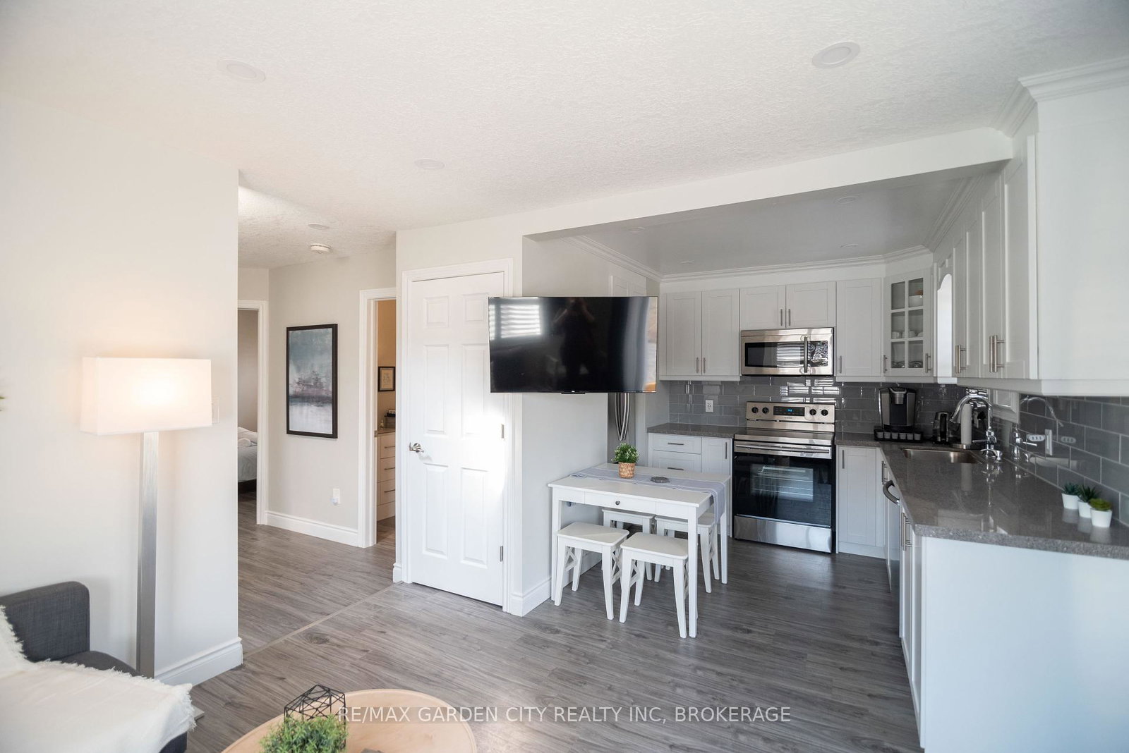 5839-mcleod-road-niagara-falls-ontario-x12426804