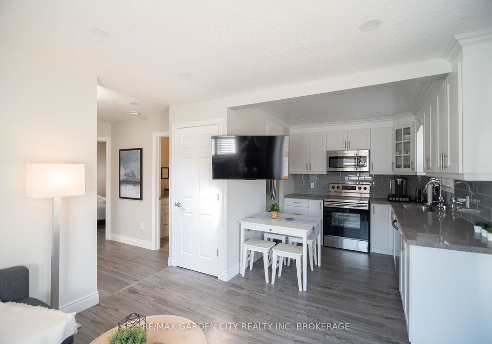 5839-mcleod-road-niagara-falls-ontario-x12426804