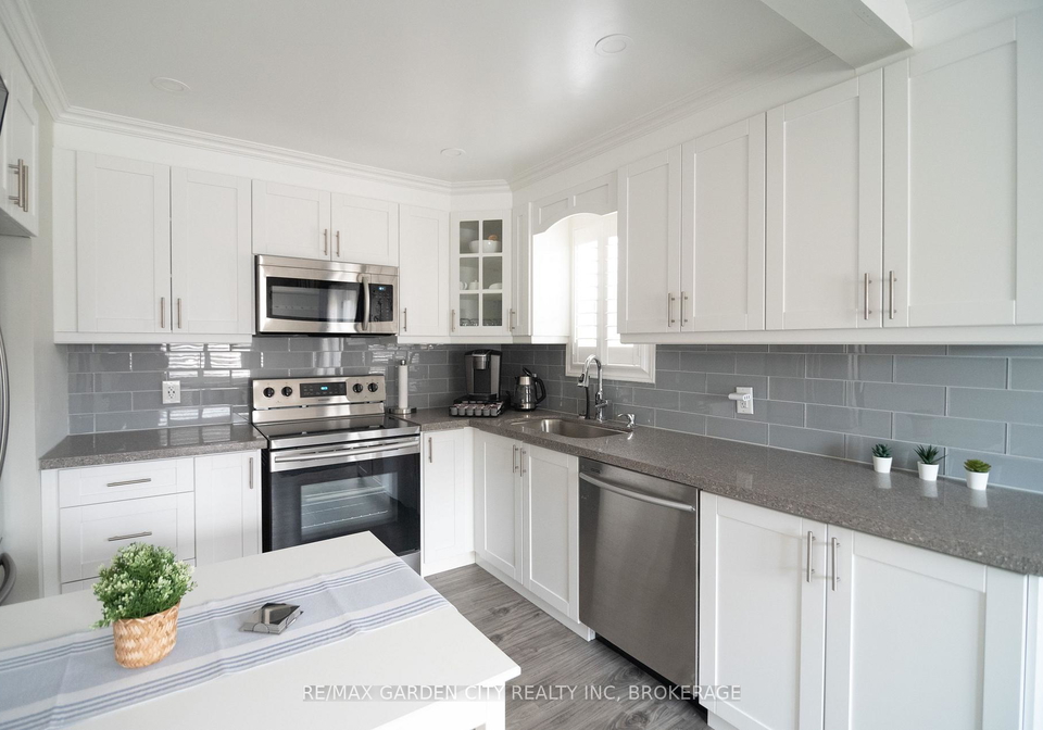 5839-mcleod-road-niagara-falls-ontario-x12426804