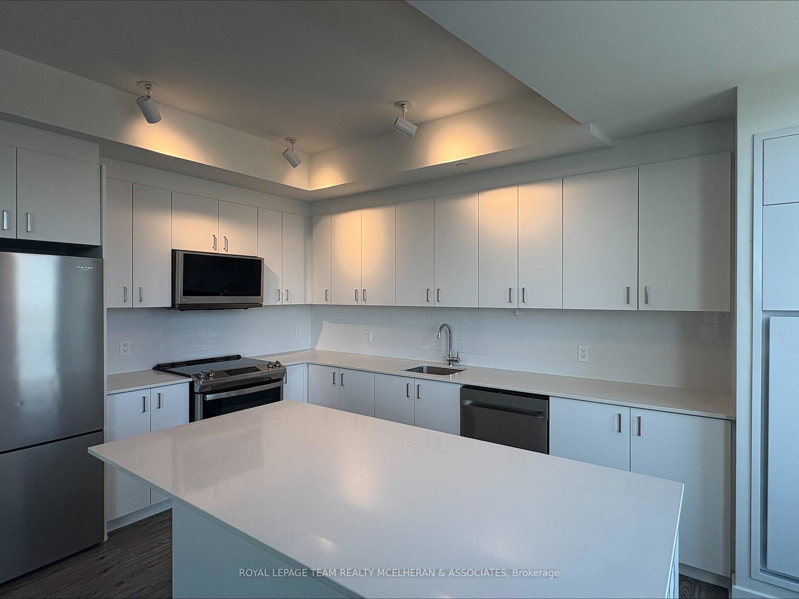 1050-bank-street-glebe-ottawa-east-and-area-ottawa-ontario-x12427140