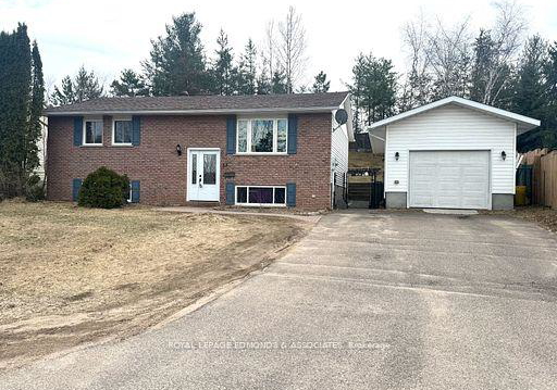 35-laroche-crescent-petawawa-ontario-x12427598