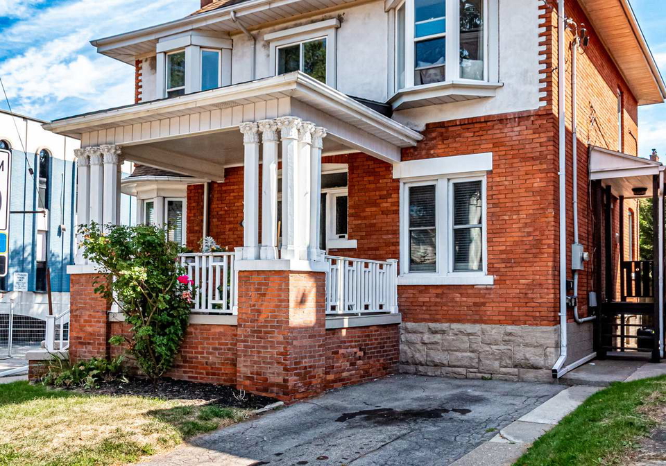 11-eastbourne-avenue-hamilton-ontario-x12427616