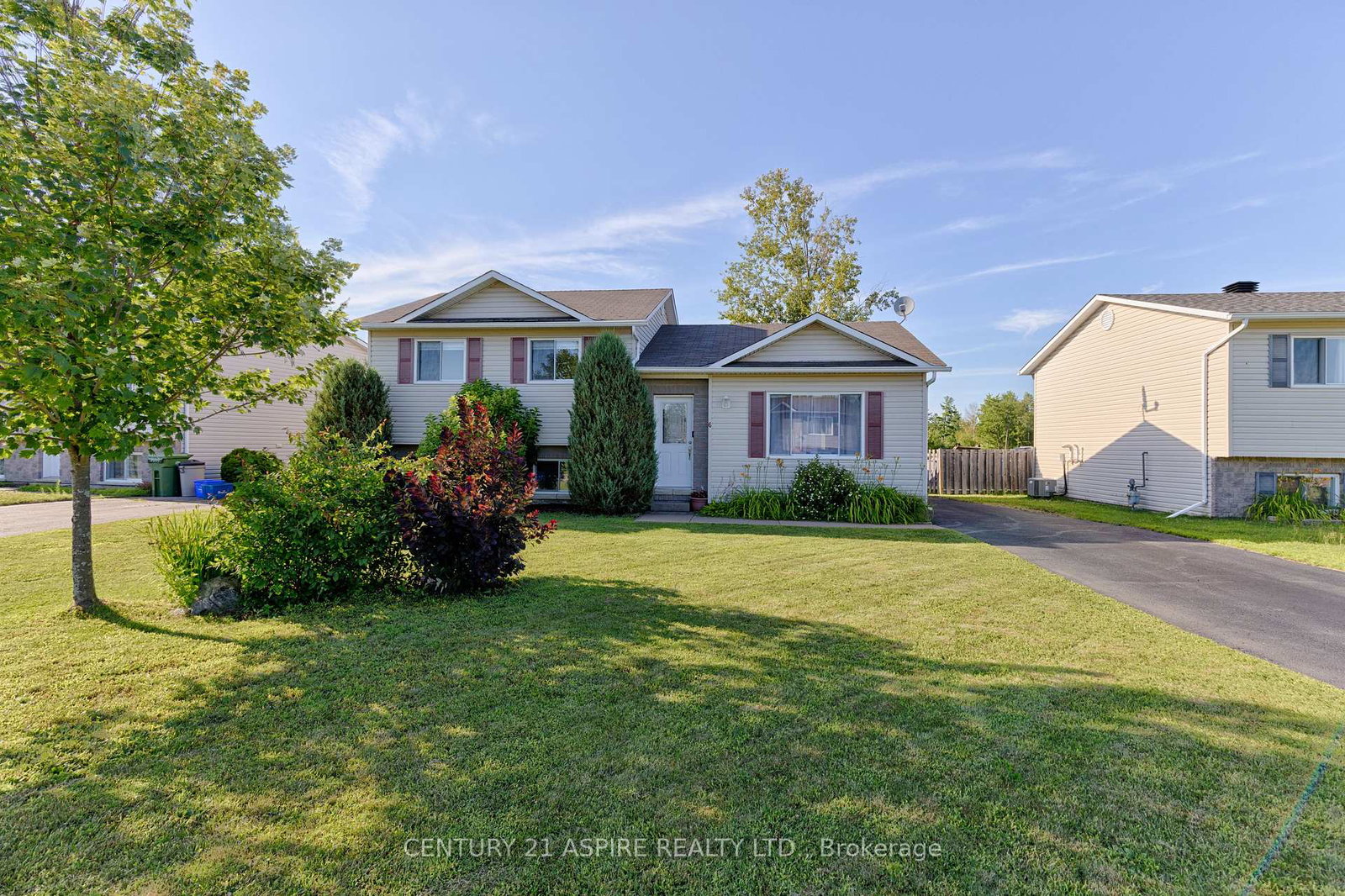 6-gerald-avenue-petawawa-ontario-x12427967