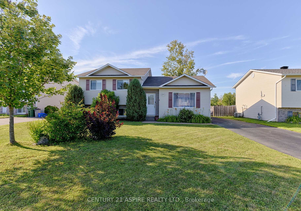6-gerald-avenue-petawawa-ontario-x12427967