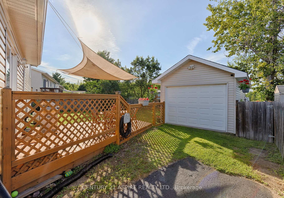 6-gerald-avenue-petawawa-ontario-x12427967