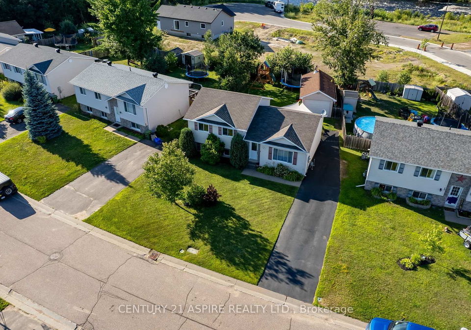 6-gerald-avenue-petawawa-ontario-x12427967