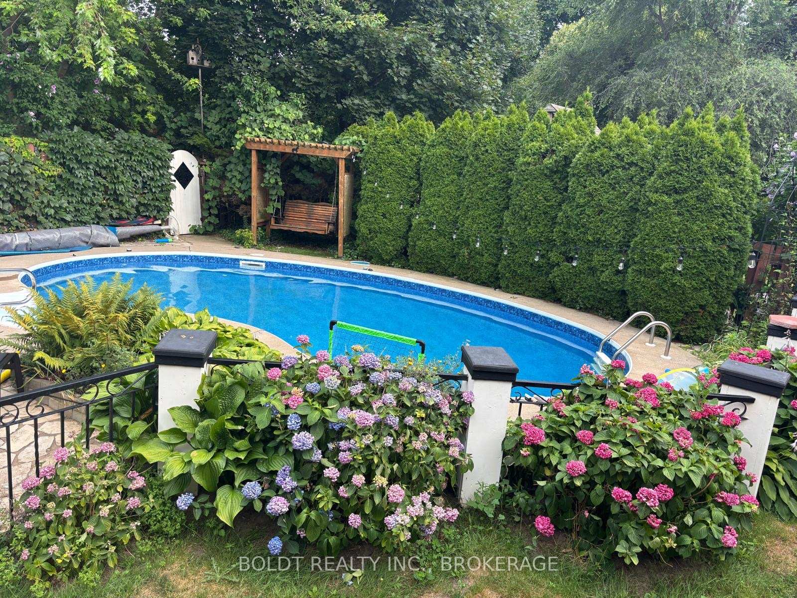 720-niagara-street-st-catharines-ontario-x12428234