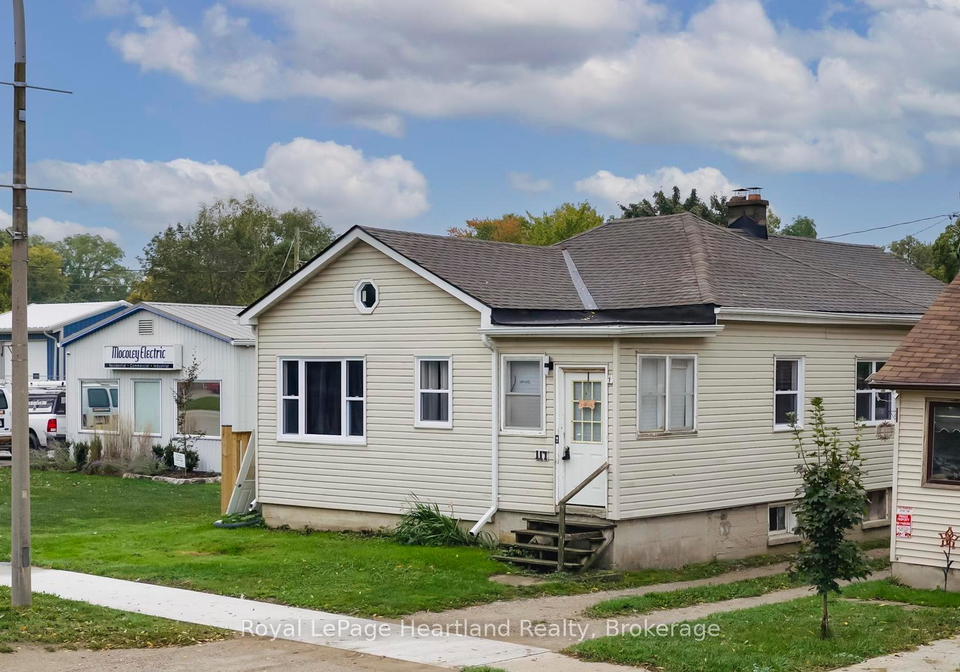 117-main-street-north-middlesex-ontario-x12428348