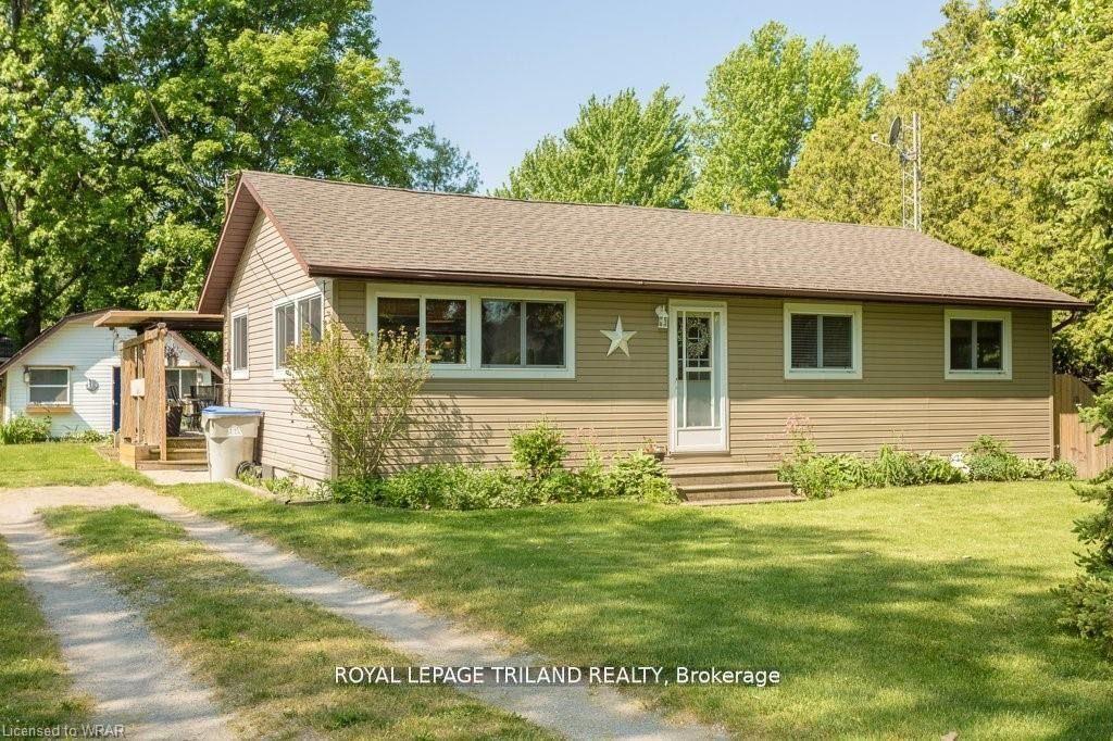 8443-keith-street-lambton-shores-ontario-x12428689