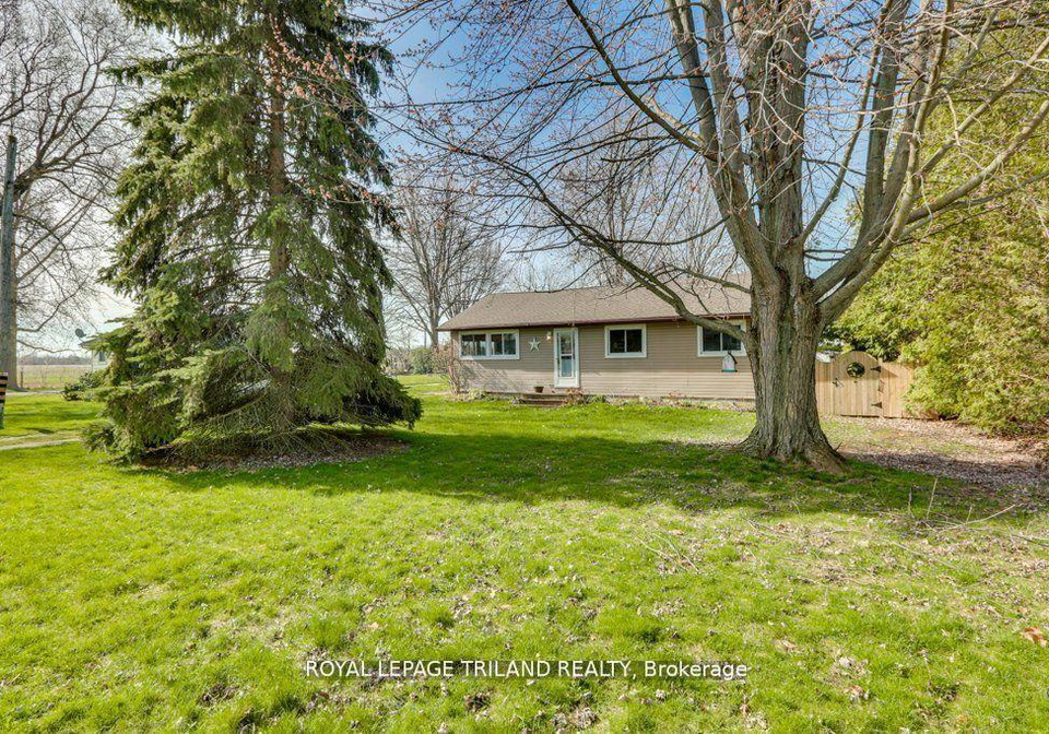 8443-keith-street-lambton-shores-ontario-x12428689