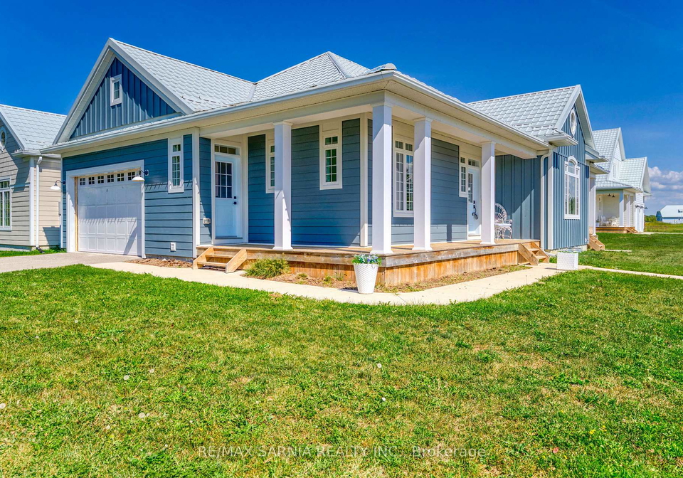 7604-thomas-street-plympton-wyoming-ontario-x12428926