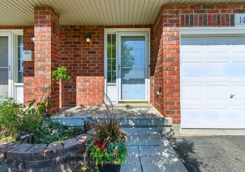1860-upper-gage-avenue-hamilton-ontario-x12429296