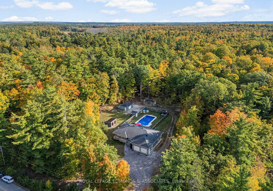 166-deerfield-drive-mcnabbraeside-ontario-x12429480