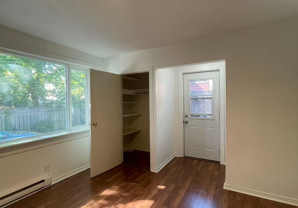 34-mcarthur-avenue-ottawa-ontario-x12429945