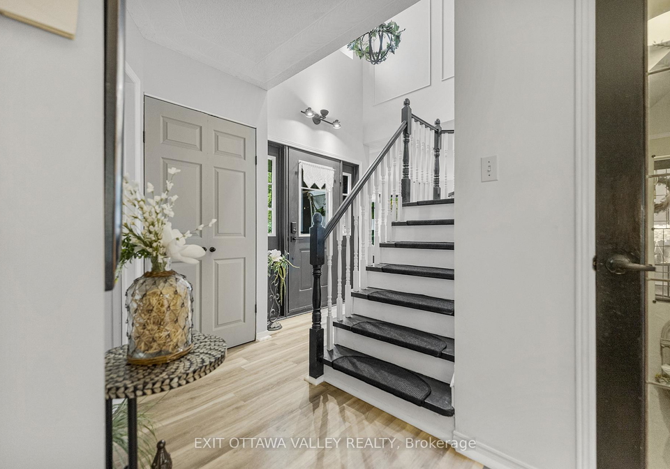 15-hume-street-whitewater-region-ontario-x12430128