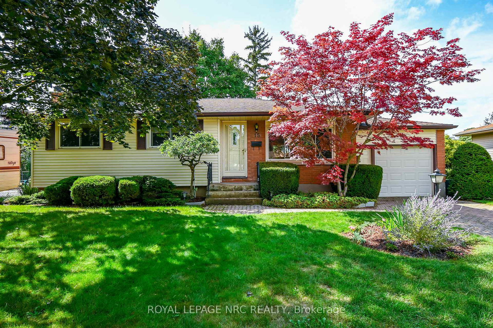 15-monique-crescent-st-catharines-ontario-x12430243