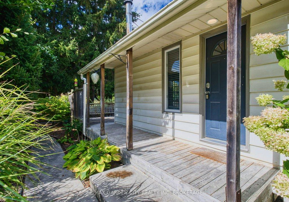 33-dundas-crescent-st-catharines-ontario-x12430248