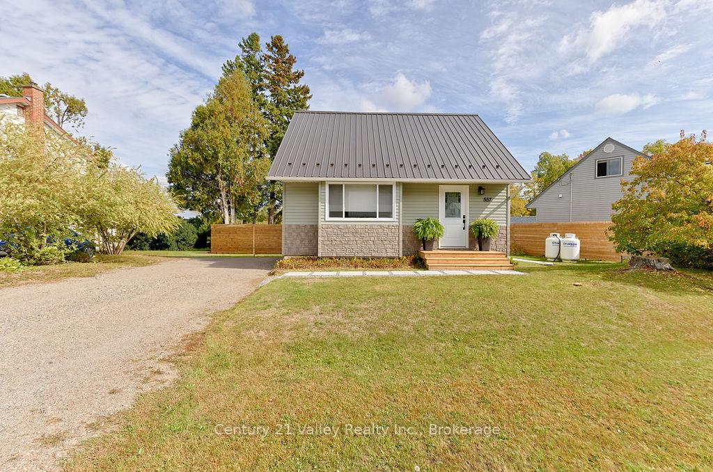 557-sullivan-street-whitewater-region-ontario-x12430846