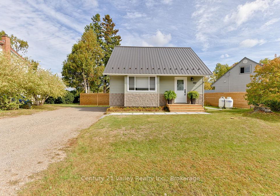 557-sullivan-street-whitewater-region-ontario-x12430846