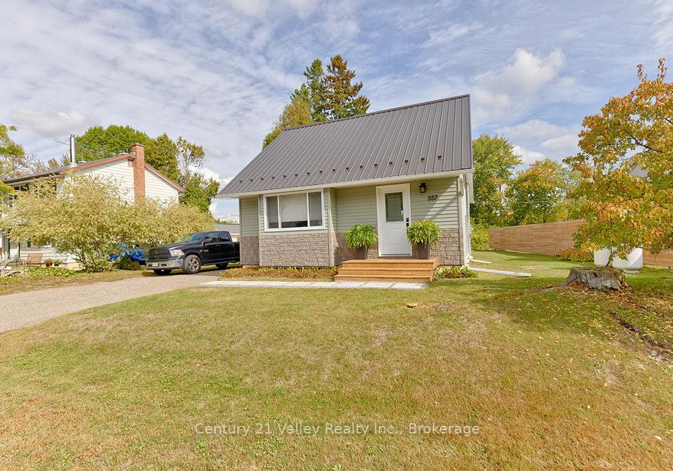 557-sullivan-street-whitewater-region-ontario-x12430846