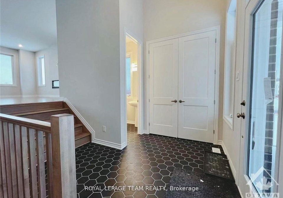722-vennecy-terrace-ottawa-ontario-x12430926