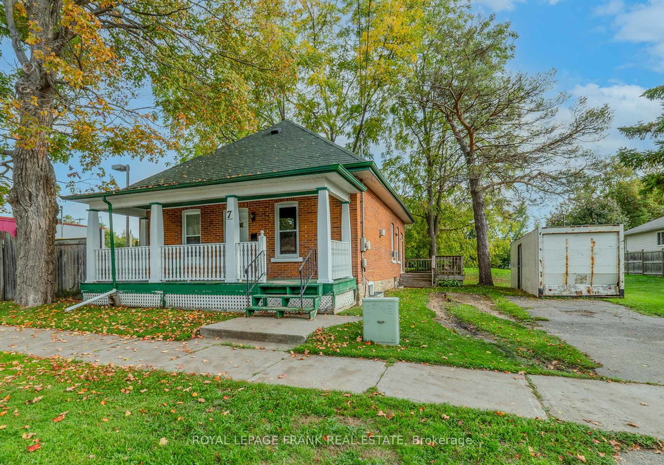 7-durham-street-w-kawartha-lakes-ontario-x12431404