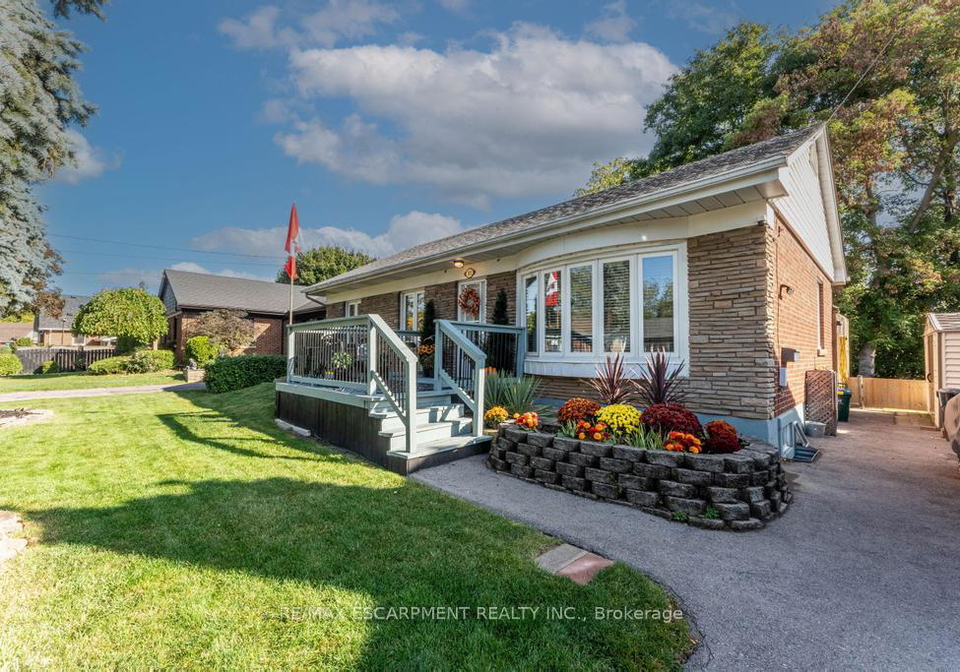 11-beland-court-hamilton-ontario-x12431705