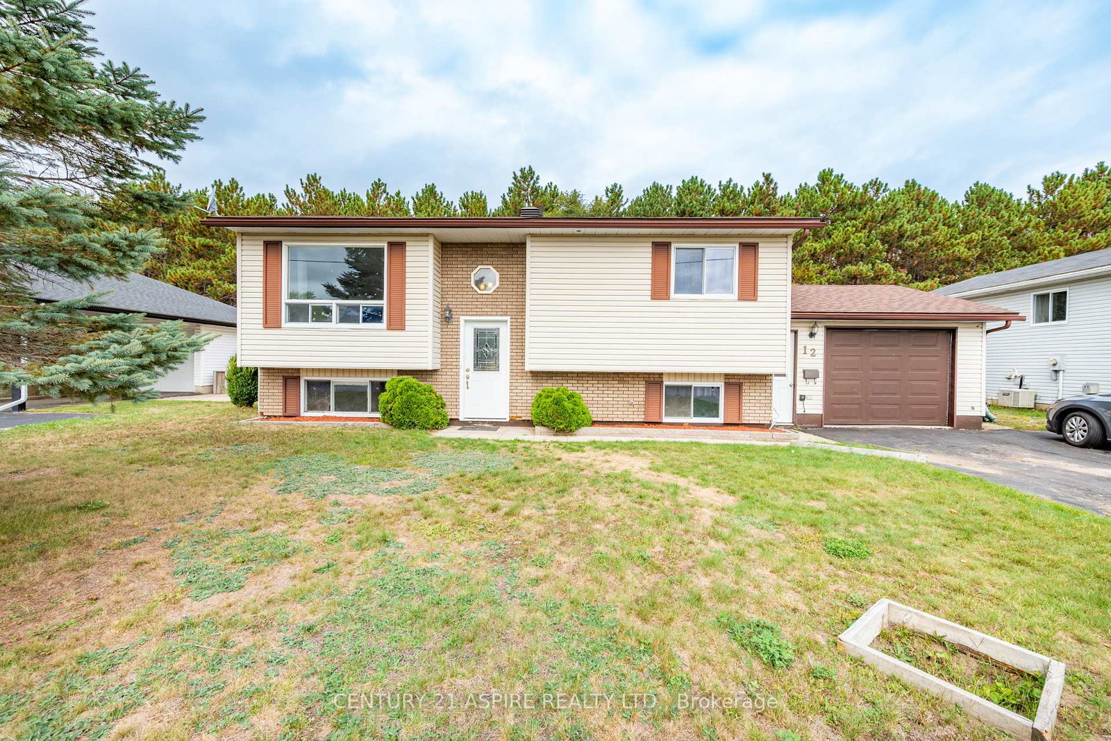 12-dutch-drive-petawawa-ontario-x12431726