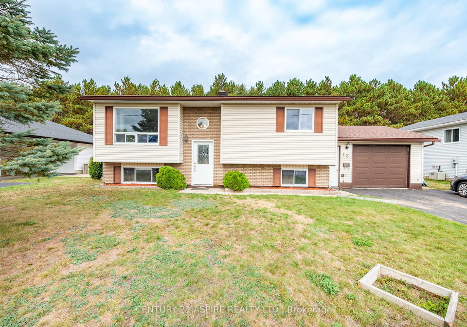 12-dutch-drive-petawawa-ontario-x12431726
