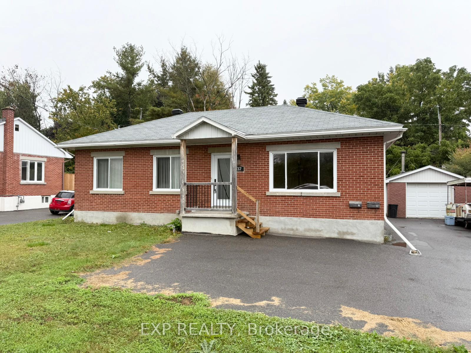 837-blair-road-beacon-hill-north-south-and-area-ottawa-ontario-x12431932